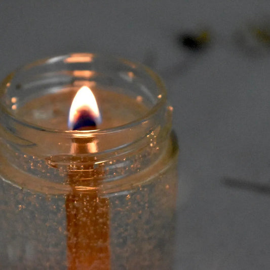 焚き火のような音が聞こえるアロマキャンドル~音と香り~